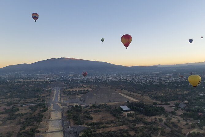 Flight in Globe, visit archaeological area, breakfast and transport - The Sum Up