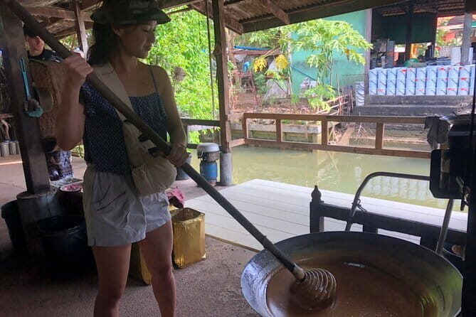 Floating and Railway Markets with Kwan Damnoen Restuarant - What Do Travelers Love Most?