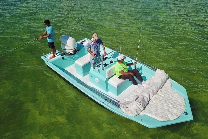 Fly Fishing Cancun Large Boat 4 people plus crew - Key Points
