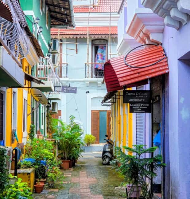 Fontainhas Secrets: Private Walk with Goan Feni Tasting - A Deep Dive into the Tour