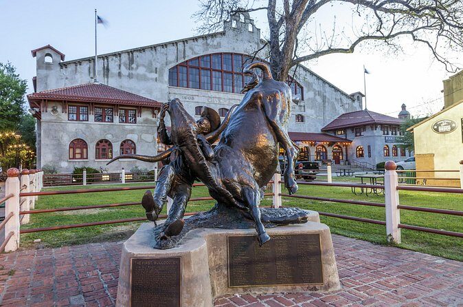 Fort Worth Art Walk and Cultural District Capers Hunt - What You Might Not Love
