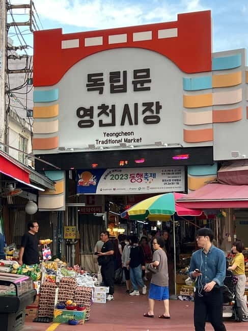 Fortress Night Hike & Snack at a Local Market - An Authentic Night Scene of Seoul