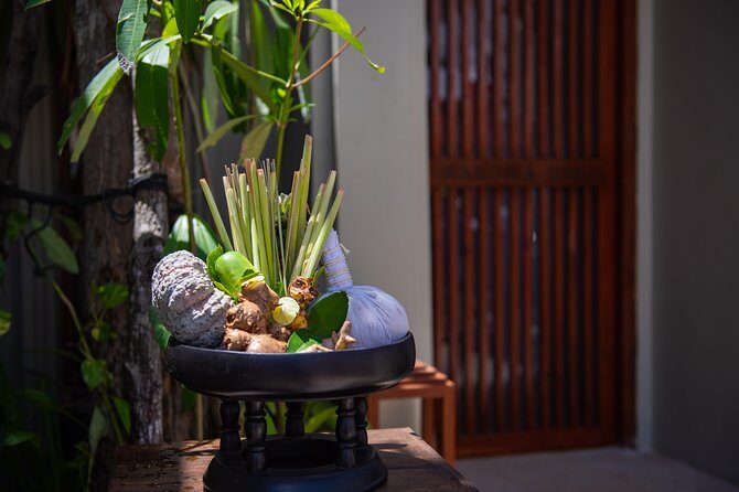 Four Hand Bliss (65 Mins) + Free Pick up or Drop Back - Who Will Love This Experience?