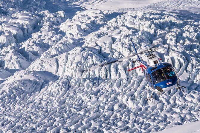 Franz Josef: Neve Discoverer Helicopter Flight with snow landing - A Closer Look at the Experience
