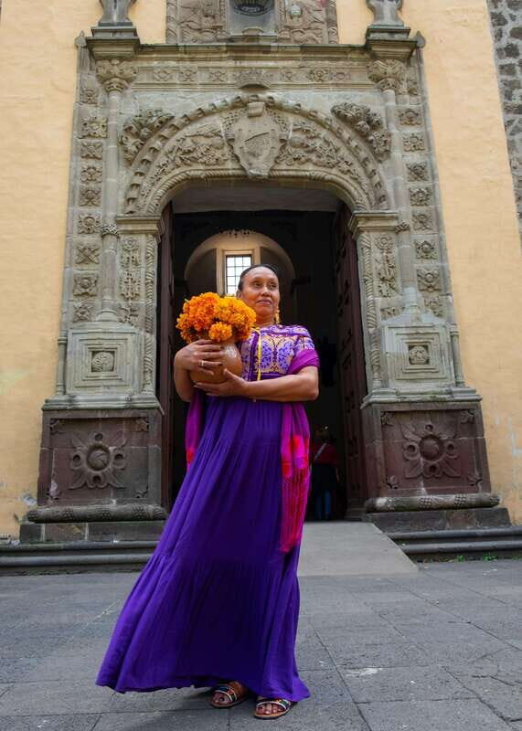 Frida for a day in Xochimilco - The Experience: What You Can Expect