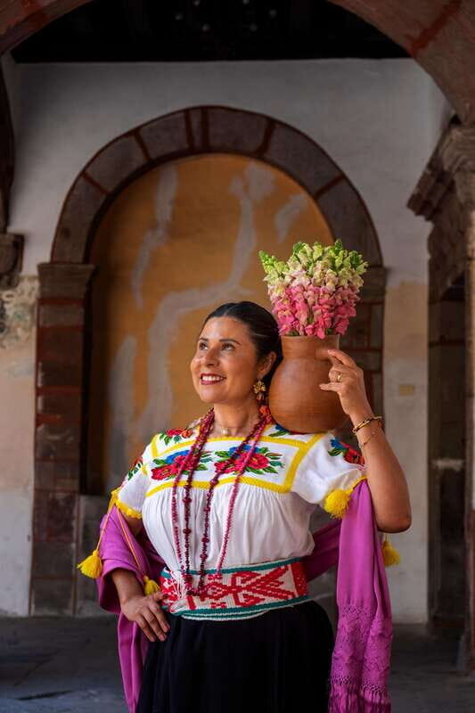 Frida for a day in Xochimilco - Whats Included and Whats Not