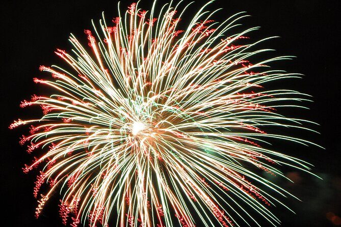 Friday Fireworks Dinner Sail from the Hilton Hawaiian Village - Key Points