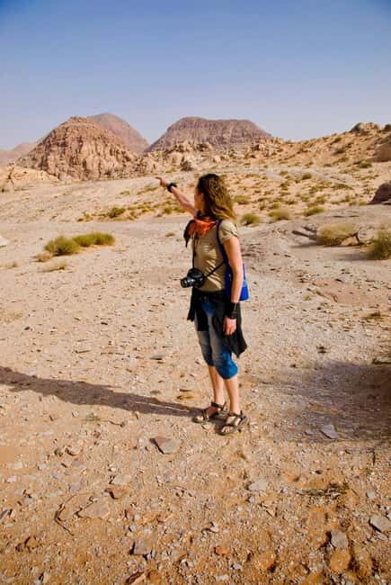 From Aqaba: Wadi Rum Jeep Tour with Hotel Pickup & Drinks - Detailed Breakdown of the Itinerary