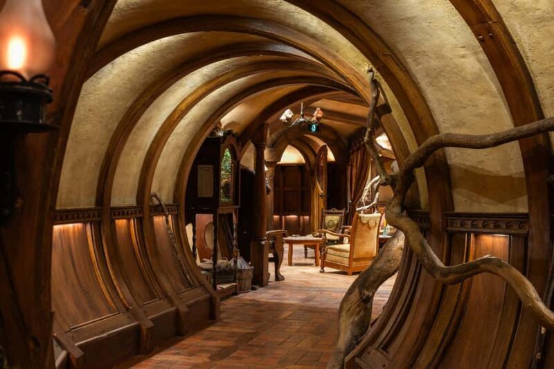 From Auckland: Hobbiton Movie Set Day Tour with Picnic Lunch - A Closer Look at the Tour