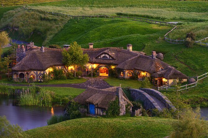 From Auckland- Hobbiton Movie Set & Te Puia Small Group Day Tour - Key Points