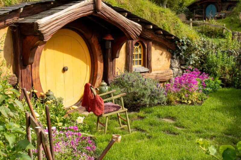 From: Auckland: Rotorua via Hobbiton Tour One Way Tour - FAQ
