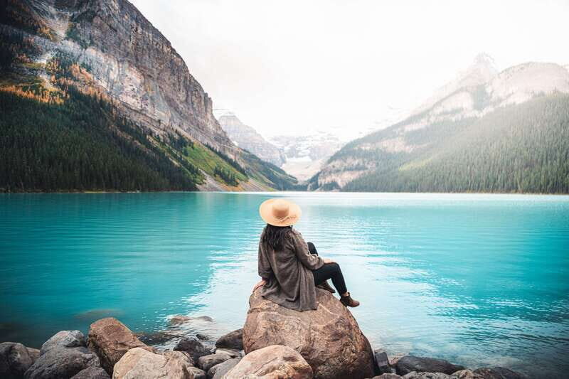 From Banff: Lake Louise and Moraine Lake Sightseeing Tour - Key Points