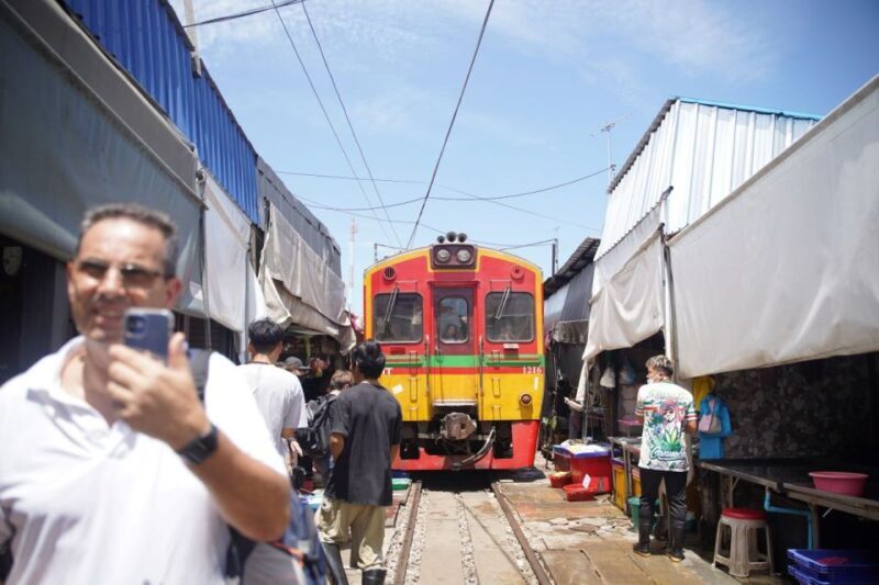 From Bangkok : Meklong Railway Market By Bus - The Sum Up