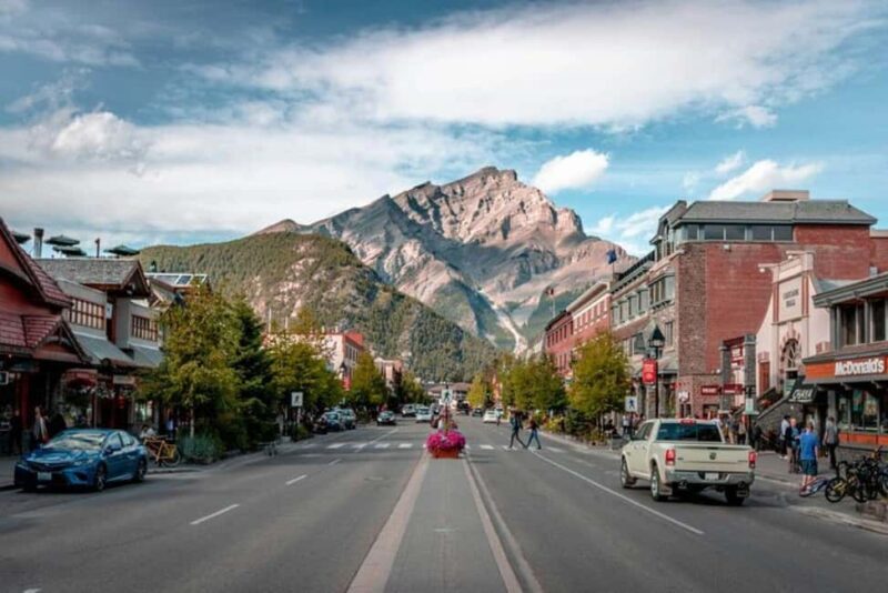 From Calgary: Explore 4 Stunning Lakes in Banff & Yoho - Who Will Love This Tour?
