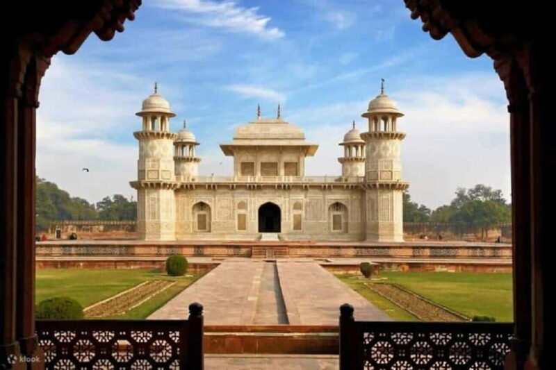 From Delhi: 2 Days Taj Mahal & Agra Tour With Fatehpur Sikri - Exploring the Itinerary in Detail