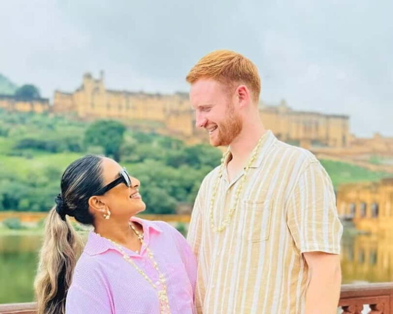From Delhi: Hawa Mahal and City Palace Guided Tour by Car - City Palace: Royal Splendor and Architectural Diversity