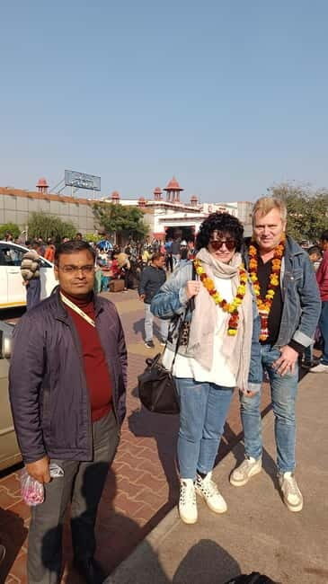 From Delhi: Taj Mahal Agra Day Tour by Super-fast Train - Lunch at a 5-Star Hotel: A Taste of Authentic Indian Flavors
