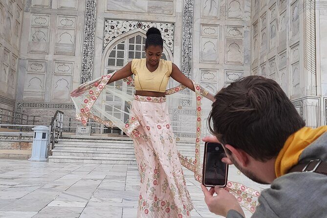 From Delhi : Taj Mahal Photoshoot in Indian Ethnic dresses - Authentic Experiences and Genuine Highlights