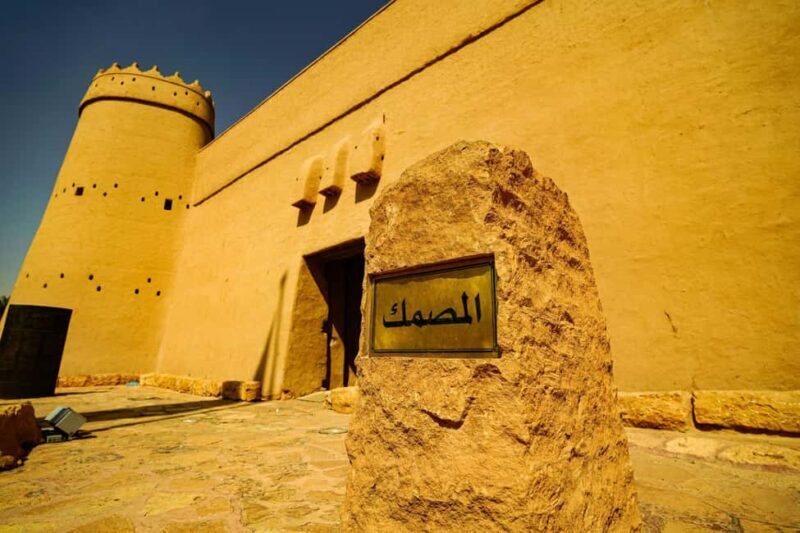 From Diriyah to Alzal Market with private transportation - A Closer Look at What You Can Expect