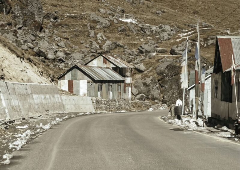 From Gangtok: Tsongmo Lake & Nathula Pass Day Trip - Key Points