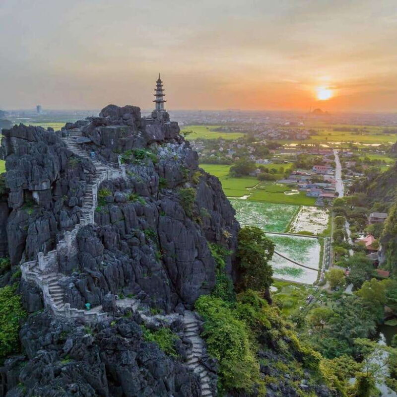 From Ha Noi: Hoa Lu, Tam Coc, Mua Cave Day - Lunch: A Taste of Local Flavors
