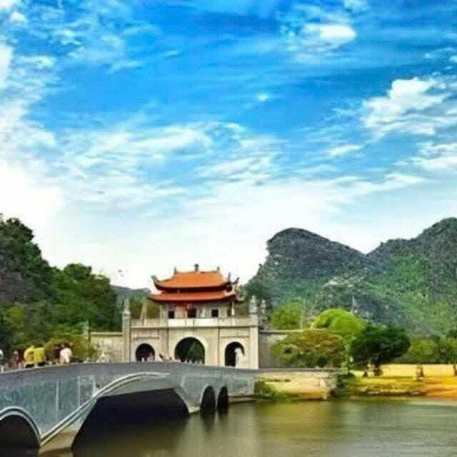 From Ha Noi: Hoa Lu, Tam Coc, Mua Cave Day - Climbing Mua Cave for Panoramic Views