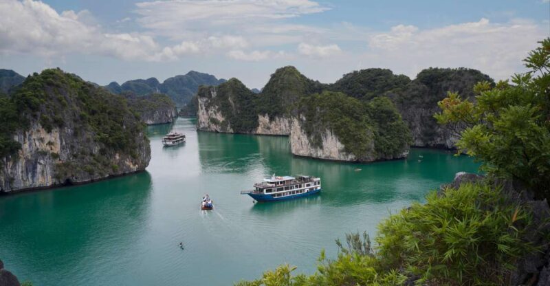 From Halong: 2 Days / 1 night with Halong - Lan Ha tour - Key Points
