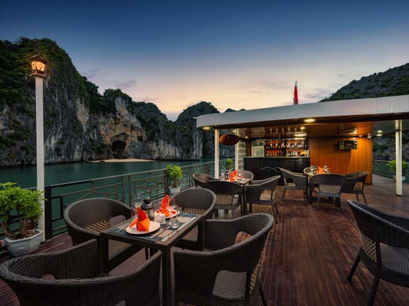 From Halong: 2 Days / 1 night with Halong - Lan Ha tour - Dinner and Night on Board