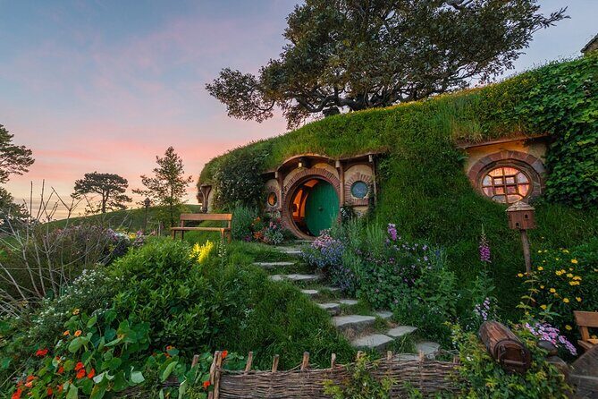 From Hamilton Hobbiton Waitomo Glowworm Caves 1 Day Private Tour - An In-Depth Look at the Tour Experience