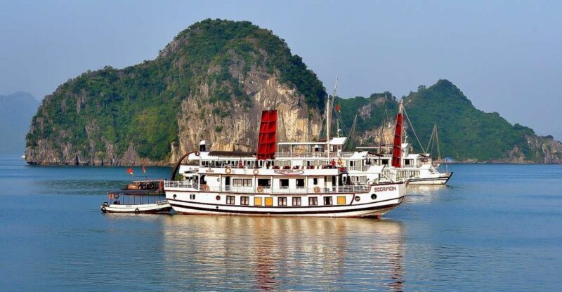 From Hanoi: Full-Day Ha Long Bay Trip Seafood and Kayaking - Exploring Ha Long Bay: A Deep Dive into the Experience