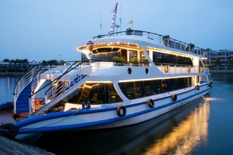 From Hanoi: Ha Long Bay Luxury Cruise Day Tour with Jacuzzi - Exploring Ha Long Bay in Style