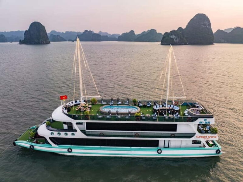 From Hanoi: Halong bay Luxury tour on 5 star cruise - An In-Depth Look at the Halong Bay Luxury Tour