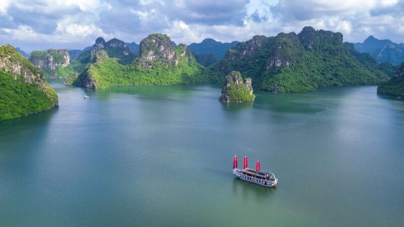 From Hanoi: Luxury Private Traditional Junk Boat - An Overview of the Experience