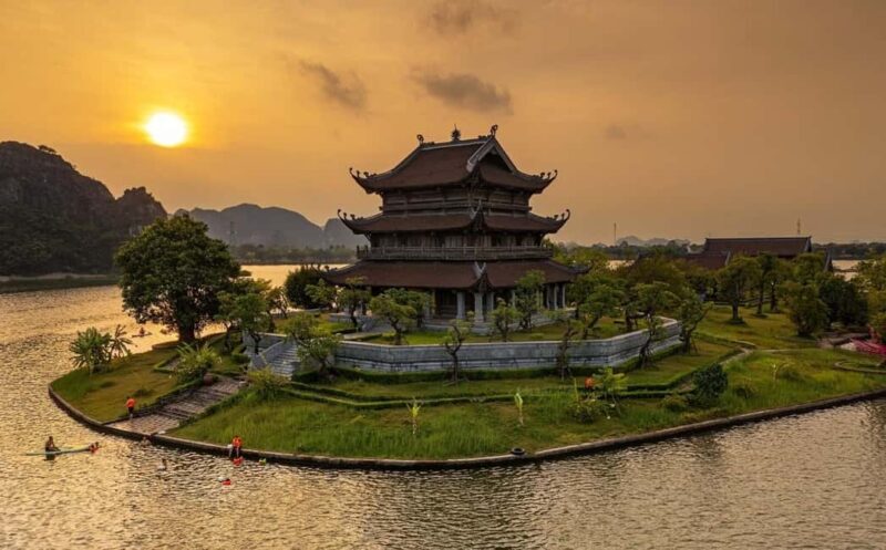 From Hanoi: Trang An Eco-tourism -Bai Dinh pagoda & Mua Cave - Who Will Appreciate This Tour?
