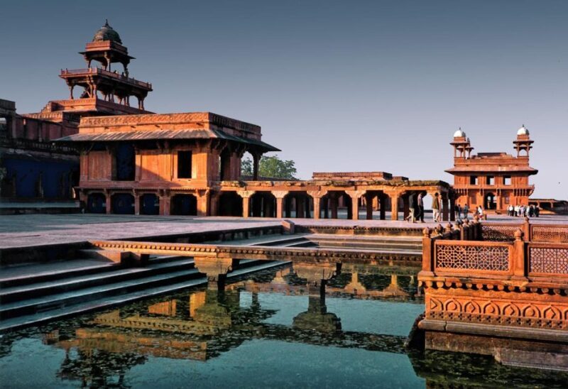 From Jaipur: Same Day Taj Mahal Tour with Fatehpur Sikri - Agra Fort: A Fortified View of Mughal Power