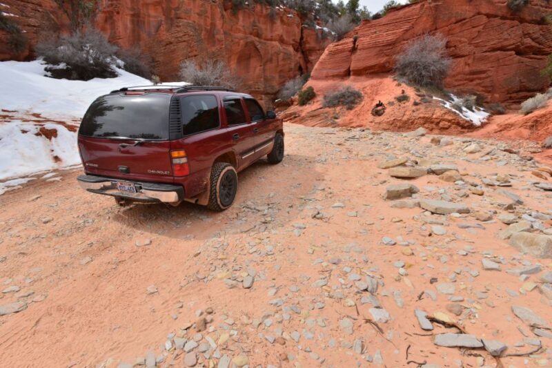 From Kanab: 3-Hour Peek-a-Boo Slot Canyon Hiking/Photo Tour - The Experience: What to Expect from Start to Finish