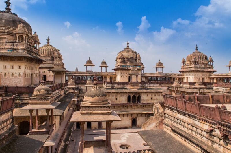 From Khajuraho: Orccha Fortress Guided Day Trip - Exploring Orchha Fortress with a Guide