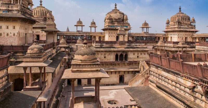 From Khajuraho: Orccha Fortress Guided Day Trip - Rai Praveen Mahal and the Gardens