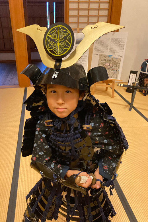 From Kyoto/Osaka/Kobe: Samurai Armor Dressing in a Castle - Key Points