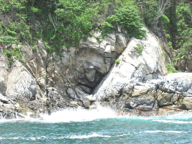 From La Crucecita: Private Huatulco 7 or 5 Bays Boat Trip - An In-Depth Look at the Huatulco Bay Boat Trip
