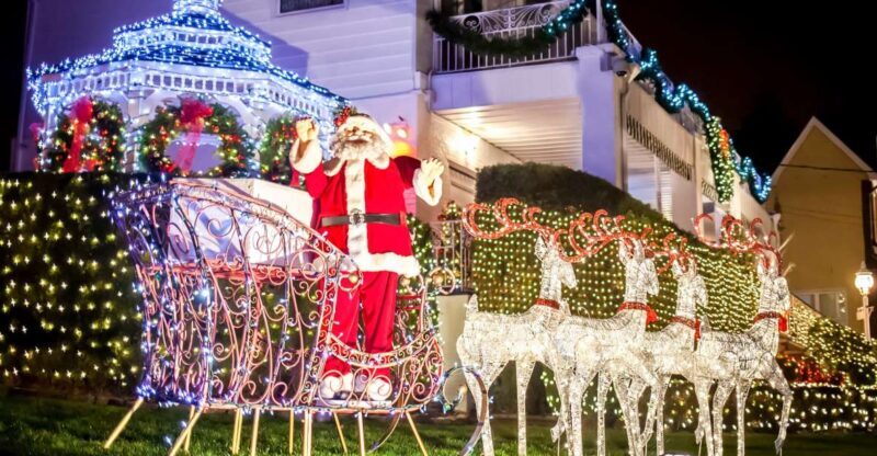 From Manhattan: Dyker Heights Holiday Bus Tour - What to expect from the guided walk and commentary