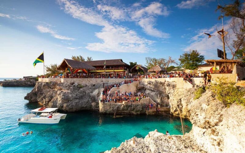 From Montego Bay: Negril Beach & Rick's Cafe Sunset Day Trip - Rick’s Cafe: Cliff Jumping and Sunset Magic