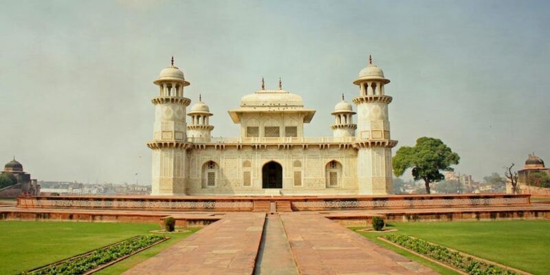 From New Delhi: 1-day Private Taj Mahal & Agra Tour by Car - Lunch Break and Regional Flavors