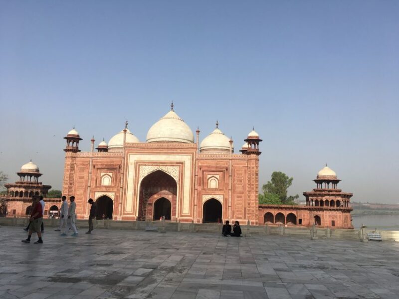 From New Delhi : Tajmahal Tour by Train All Inclusive - Discovering Agra Fort: Royal Views and Mughal Legends