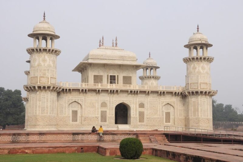 From New Delhi : Tajmahal Tour by Train All Inclusive - Return Journey: From Agra to Delhi by GatiMaaan Express