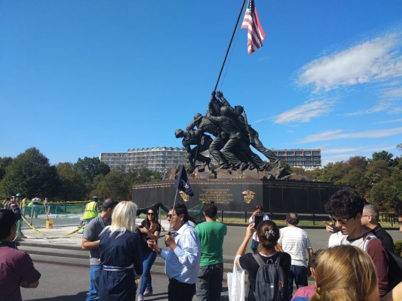 From New York City: Washington and Philadelphia 1-Day Tour - The Guide Experience: Knowledgeable, Friendly, and Multilingual