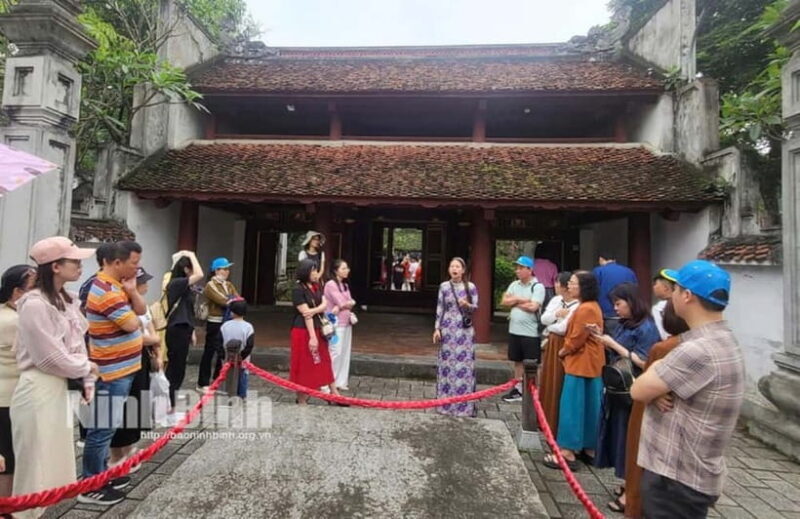 From Ninh Binh: Trang An boat, Mua Cave, Hoa Lu & Bich Dong - Starting the Day: An Easy Beginning