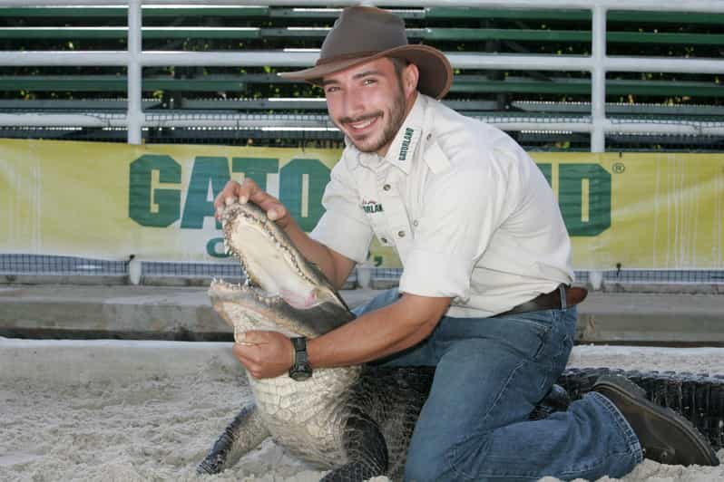 From Orlando: Swamp Airboat Ride and Gatorland Entry - Starting Point: Boggy Creek Airboat Rides