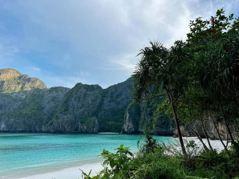 From Phi Phi: Maya Bay HalfDay Longtail Boat with Snorkeling - Group Size and Atmosphere