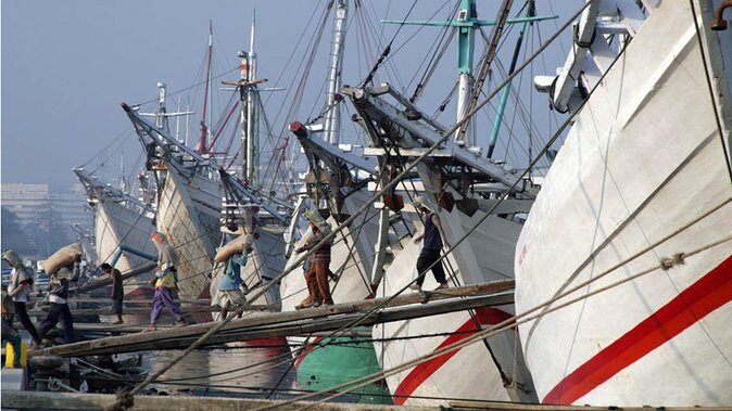 From port Tanjung priok : Jakarta Private Tour With Lunch - Key Points